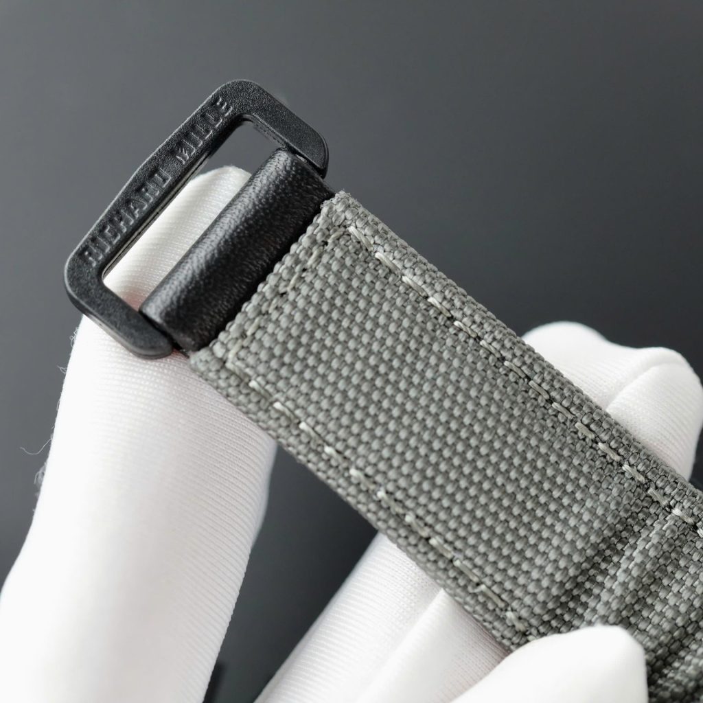 Đồng Hồ Richard Mille Fake 11 RM88 Smiley Dây Vải Nato Màu Xám 42mm (2)