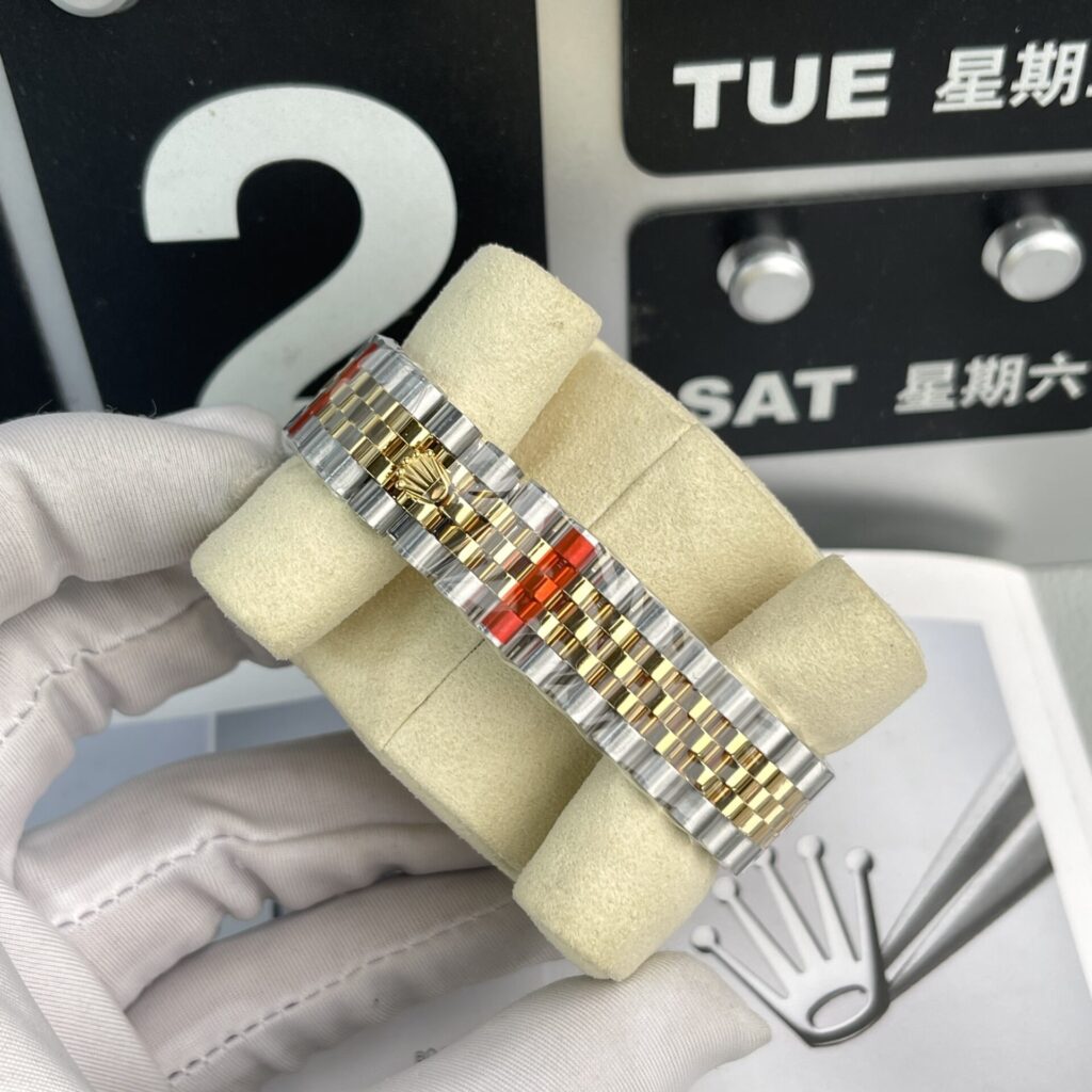 Đồng Hồ Rolex DateJust Nữ Đính Đá Mặt Vàng Champagne EW Factory 31mm (1)