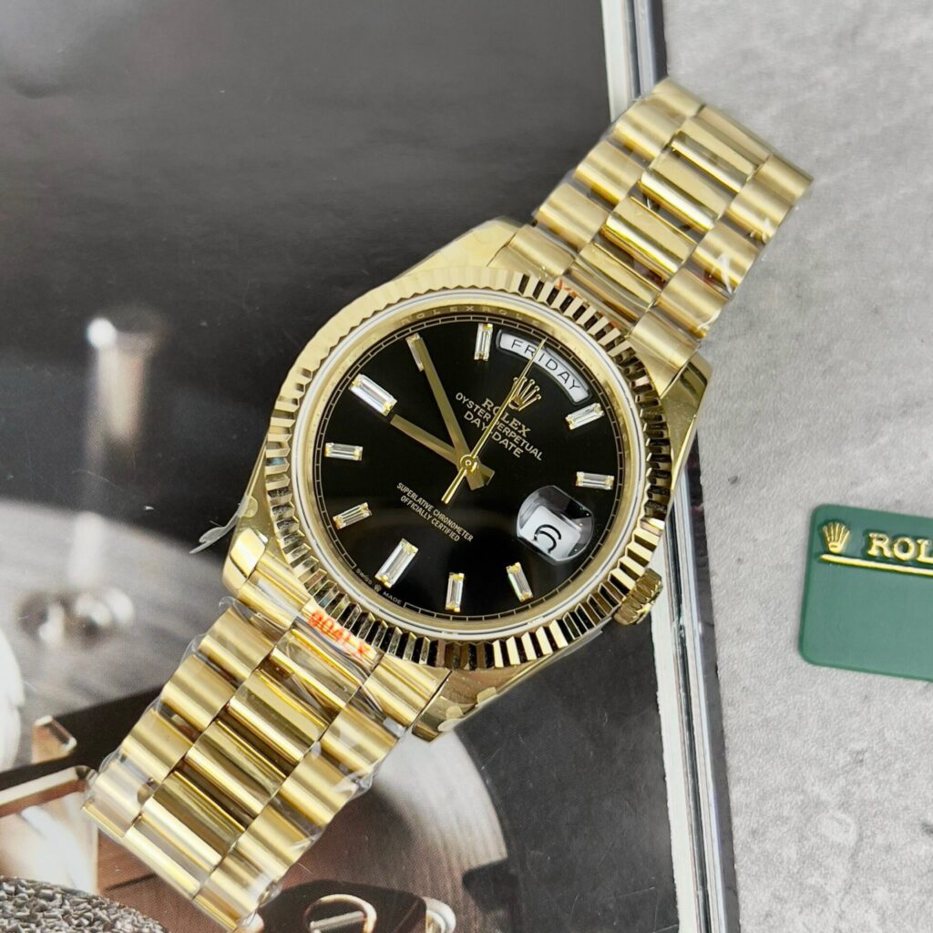 Đồng Hồ Rolex Day-Date 228238 Replica 11 Mặt Đen Cọc Đính Đá GM Factory 40mm (1)