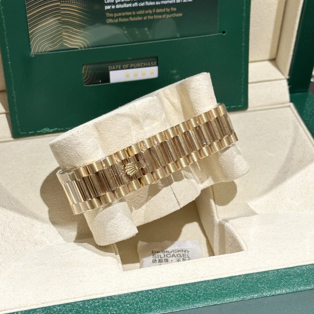 Đồng Hồ Rolex Day-Date Bọc Vàng Độ Kim Cương Moissanite Baguette 40mm