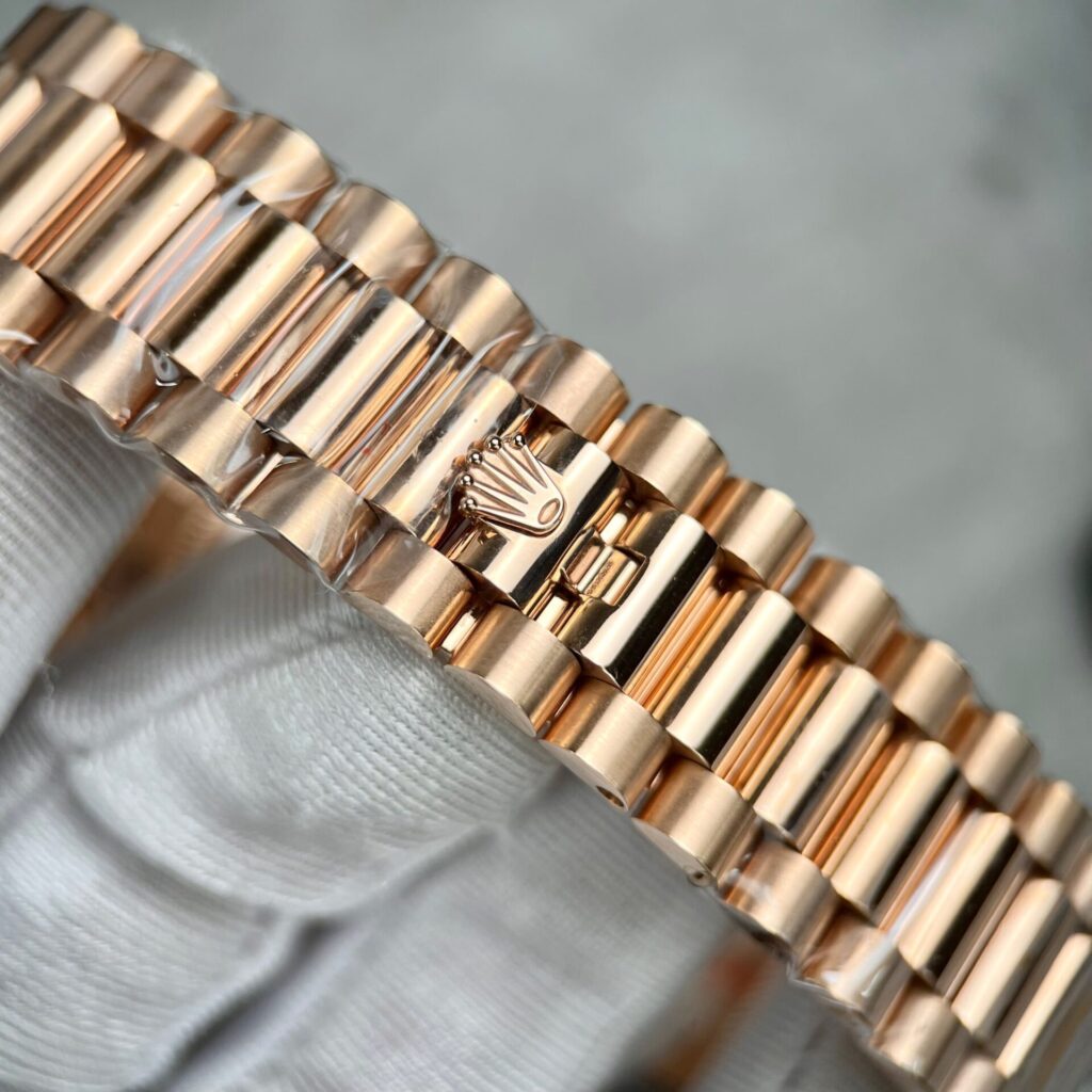 Đồng Hồ Rolex Day-Date Bọc Vàng Độ Kim Cương Moissanite Ruby Đỏ 40mm (2)