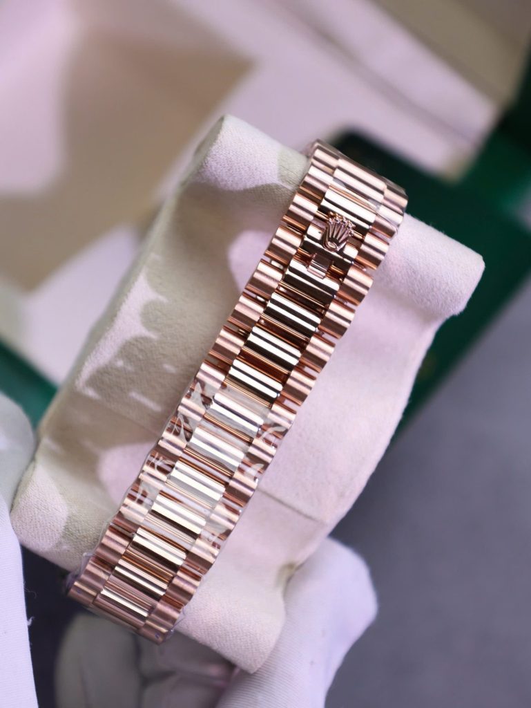 Đồng Hồ Rolex Day-Date Chế Tác Kim Cương Moissanite + Bọc Vàng Hồng 18K GMF 40mm (2)