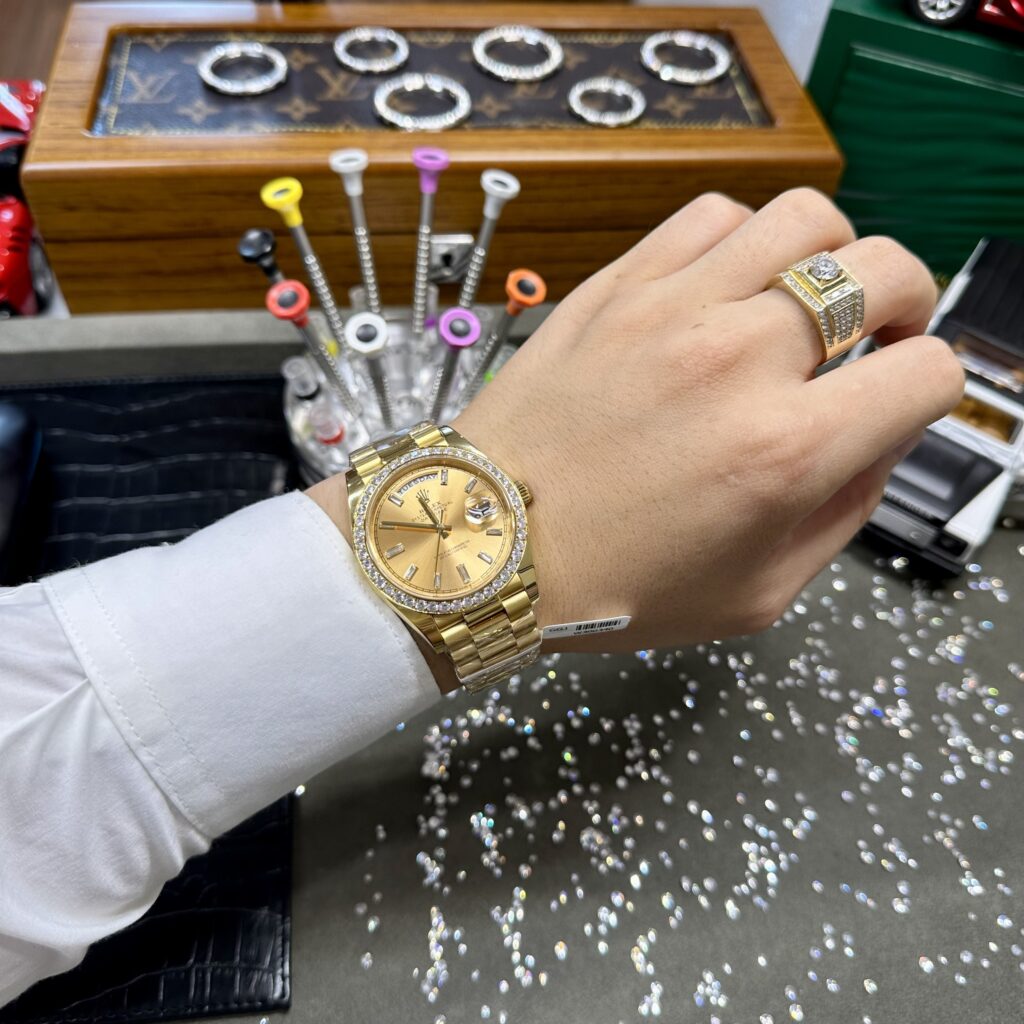 Đồng Hồ Rolex Day-Date Độ Kim Cương Moissanite EWF 40mm