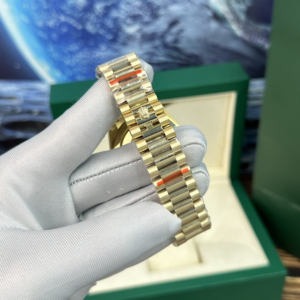 Đồng Hồ Rolex Day-Date Fake 11 Mặt Xà Cừ Đính Đá Nhà Máy BP 40mm