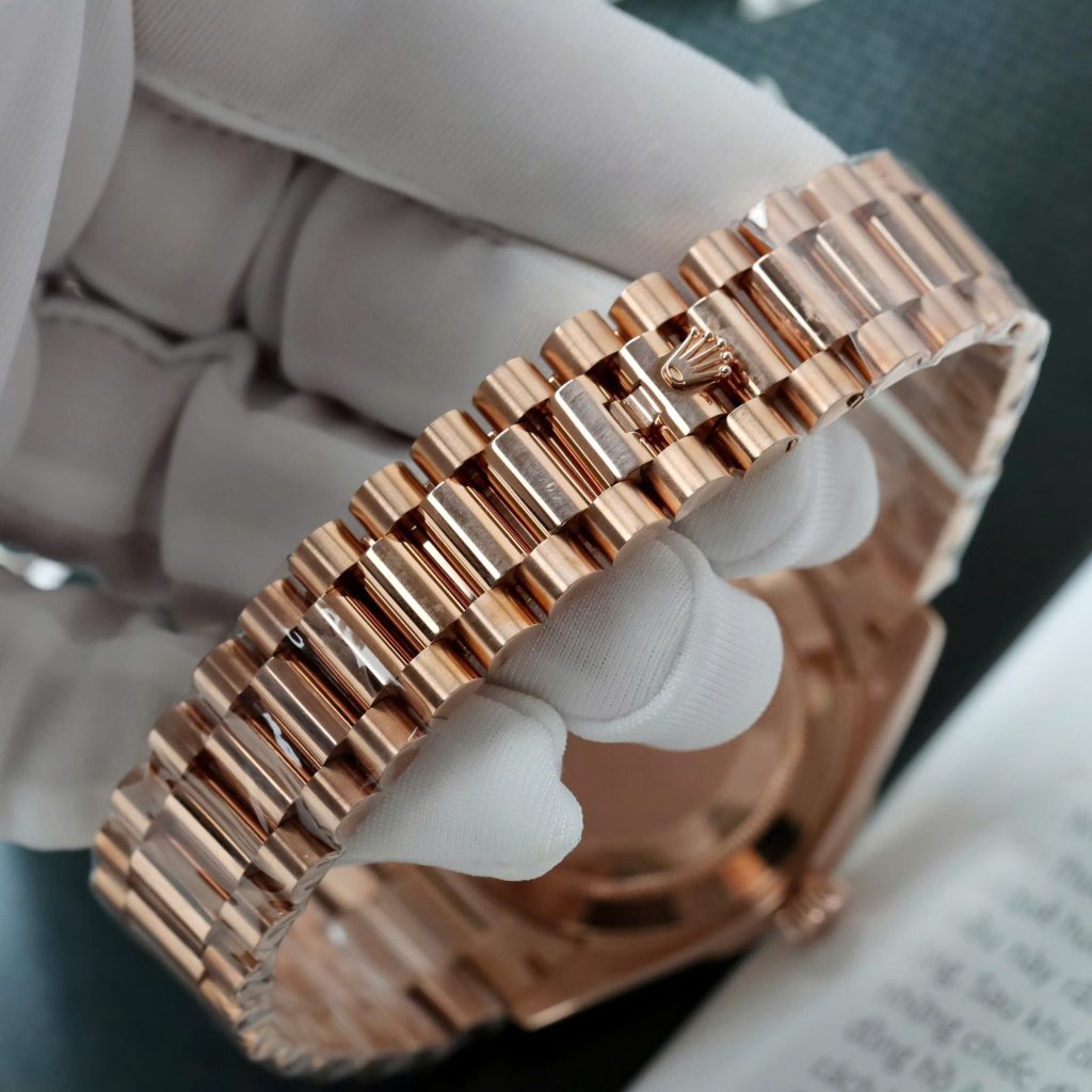 Đồng Hồ Rolex Day-Date Mặt Chocolate Chế Tác Bọc Vàng Cọc Số Đính Moissanite Baguette 40mm (2)