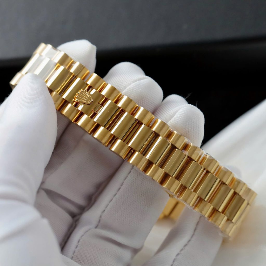 Đồng Hồ Rolex Day-Date Mặt Xanh Lá Cây Chế Tác Bọc Vàng Thật Đính Moissanite Hong Kong 36mm (2)