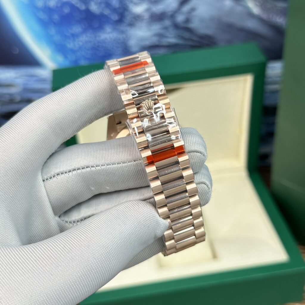 Đồng Hồ Rolex Day-Date Super Fake Cọc Số Ruby Đỏ Nhà Máy EW 40mm (1)