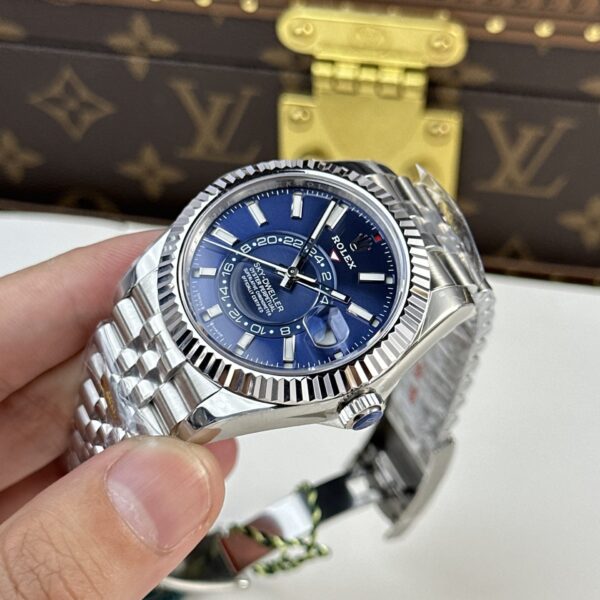 Rolex Watch Sky Dweller 326934 Strap Jubilee Dial Blue 42mm - Image 4