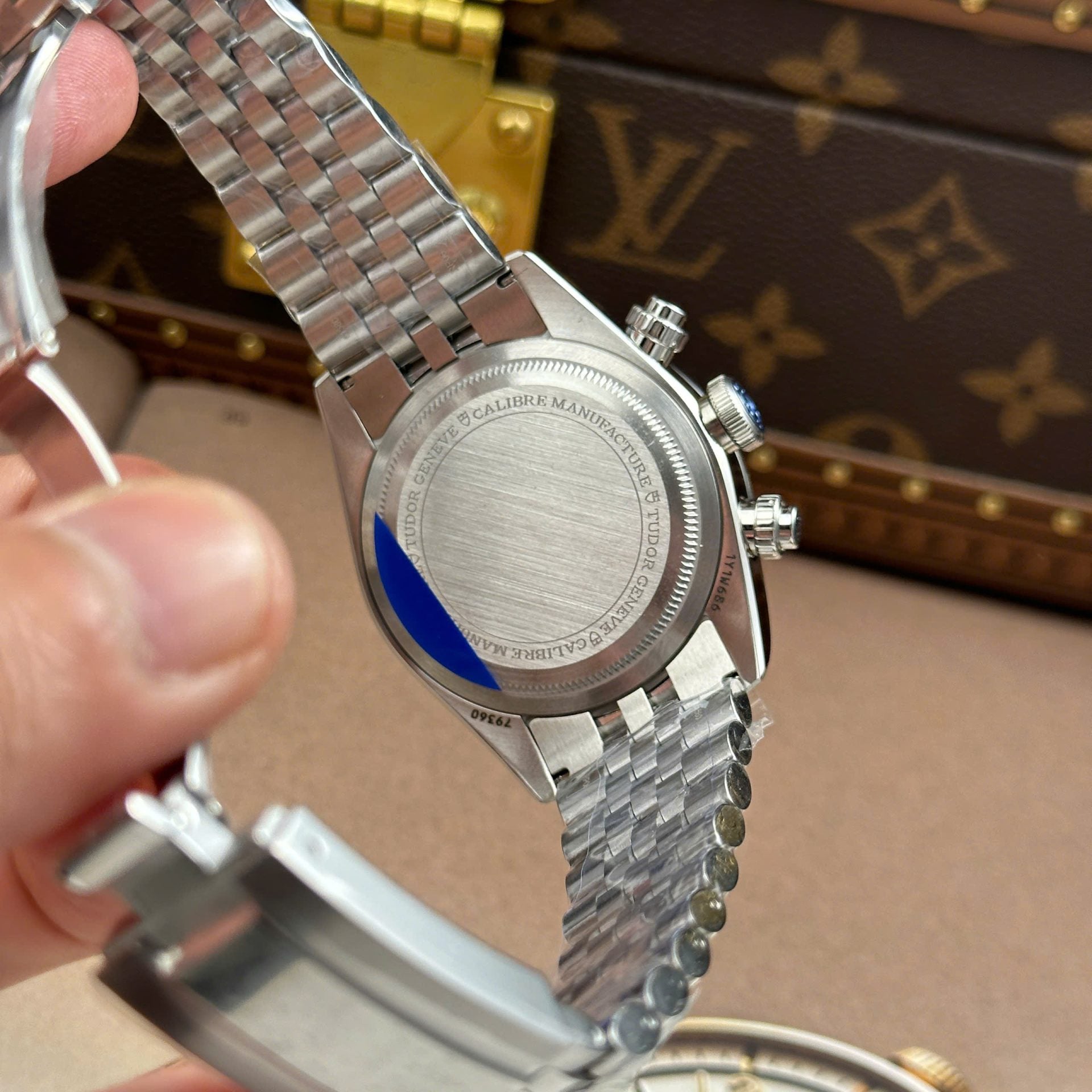 Tudor Black Bay Chronograph Watch Blue Dial Metal Wire 41mm - Image 10