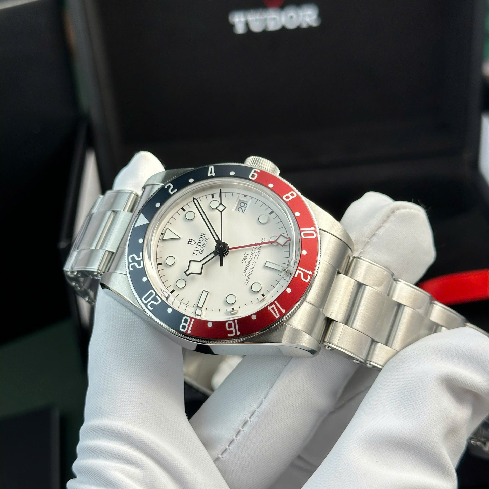 Tudor Black Bay GMT White Dial 11 Watch 41mm - Image 4