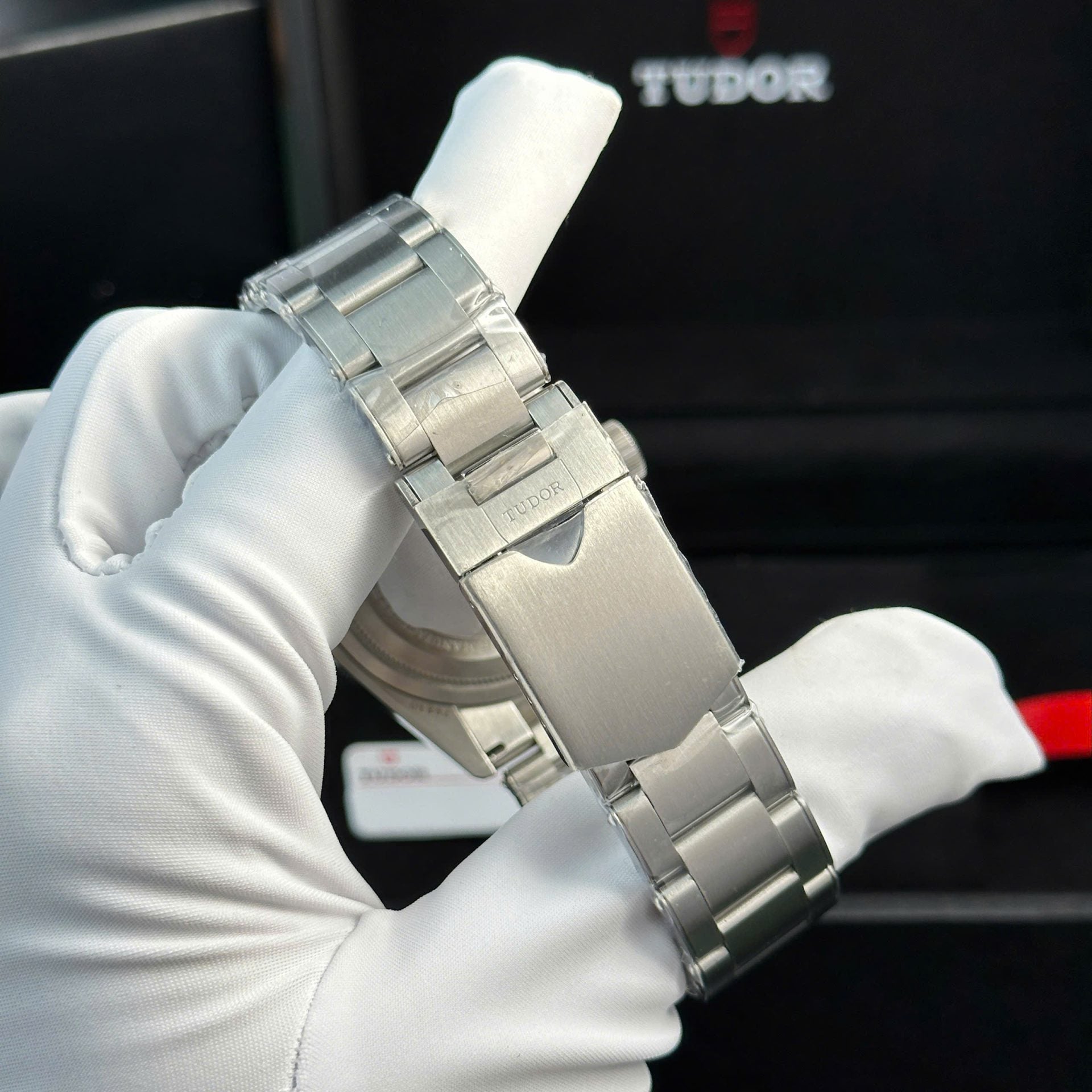 Tudor Black Bay GMT White Dial 11 Watch 41mm - Image 9