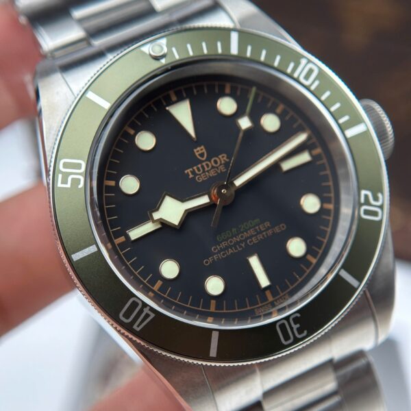 Tudor  Watch Black Bay Harrods M79230G Bezel Green  41mm - Image 4