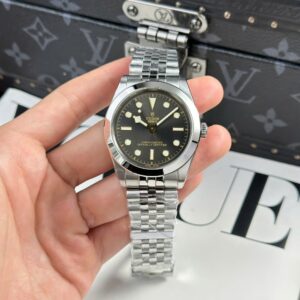 Tudor Black Bay M79660 Watch Men Jubilee Strap 39mm