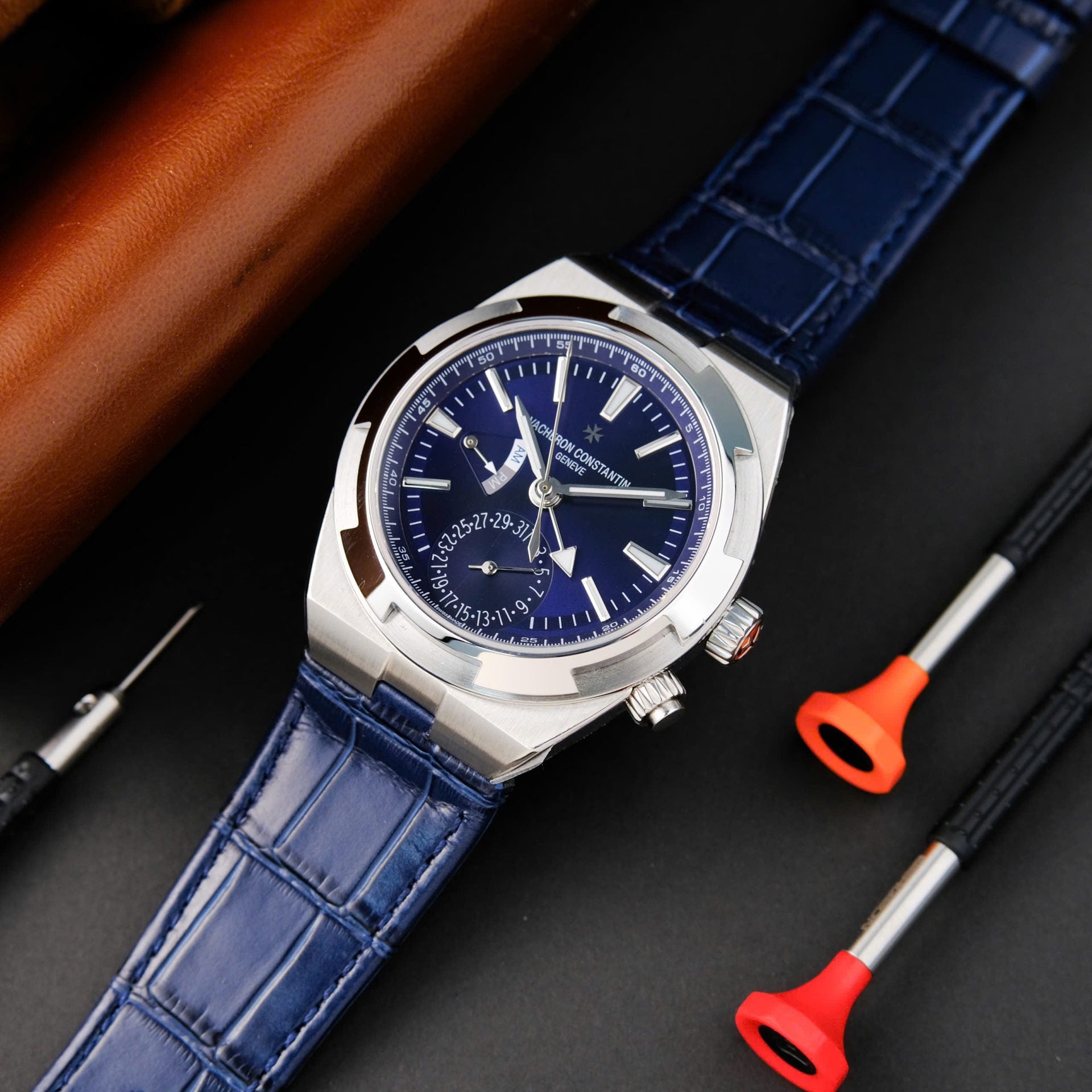 Vacheron Constantin Overseas Dual Time 7900V Watch Blue Dial 41mm - Image 3