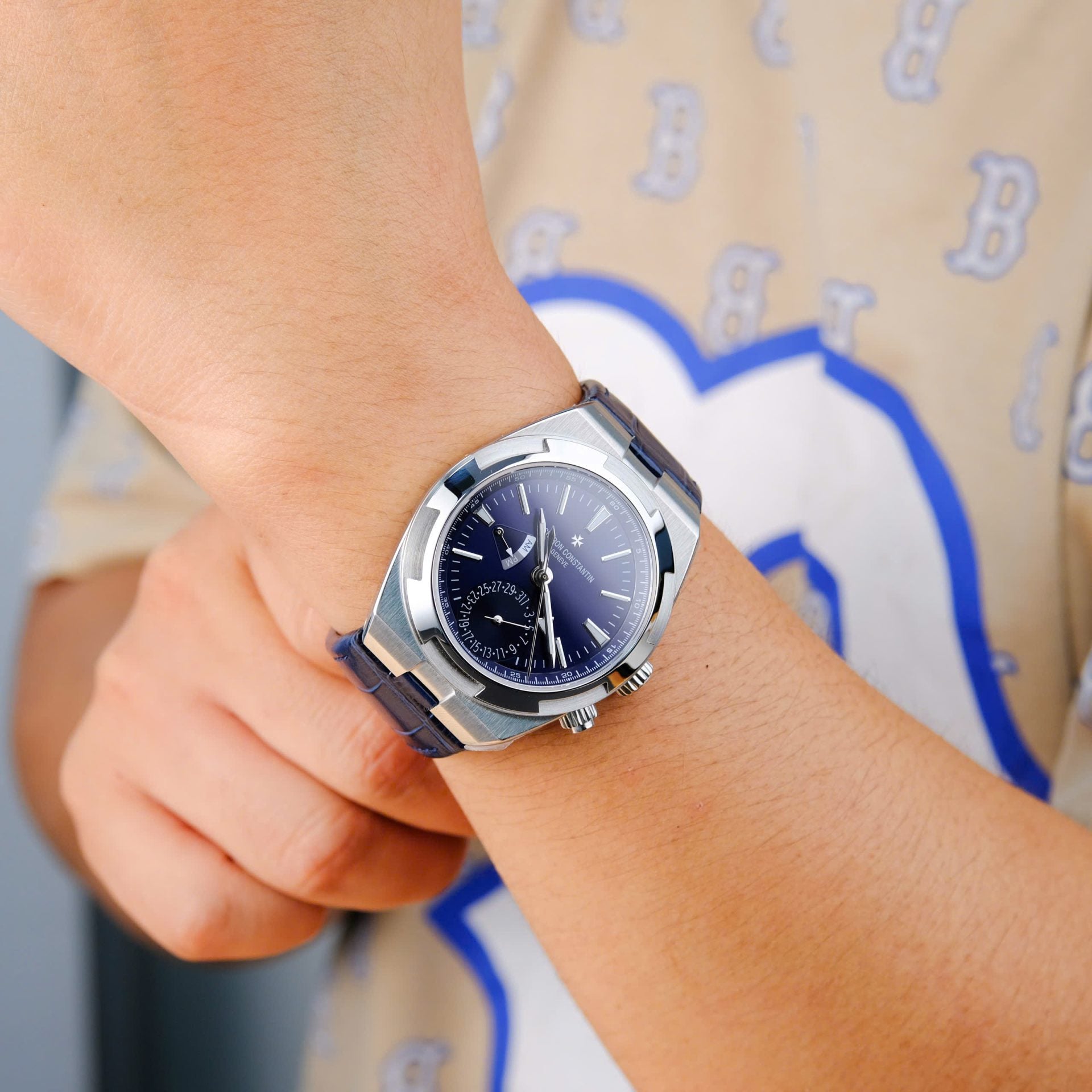 Vacheron Constantin Overseas Dual Time 7900V Watch Blue Dial 41mm - Image 10