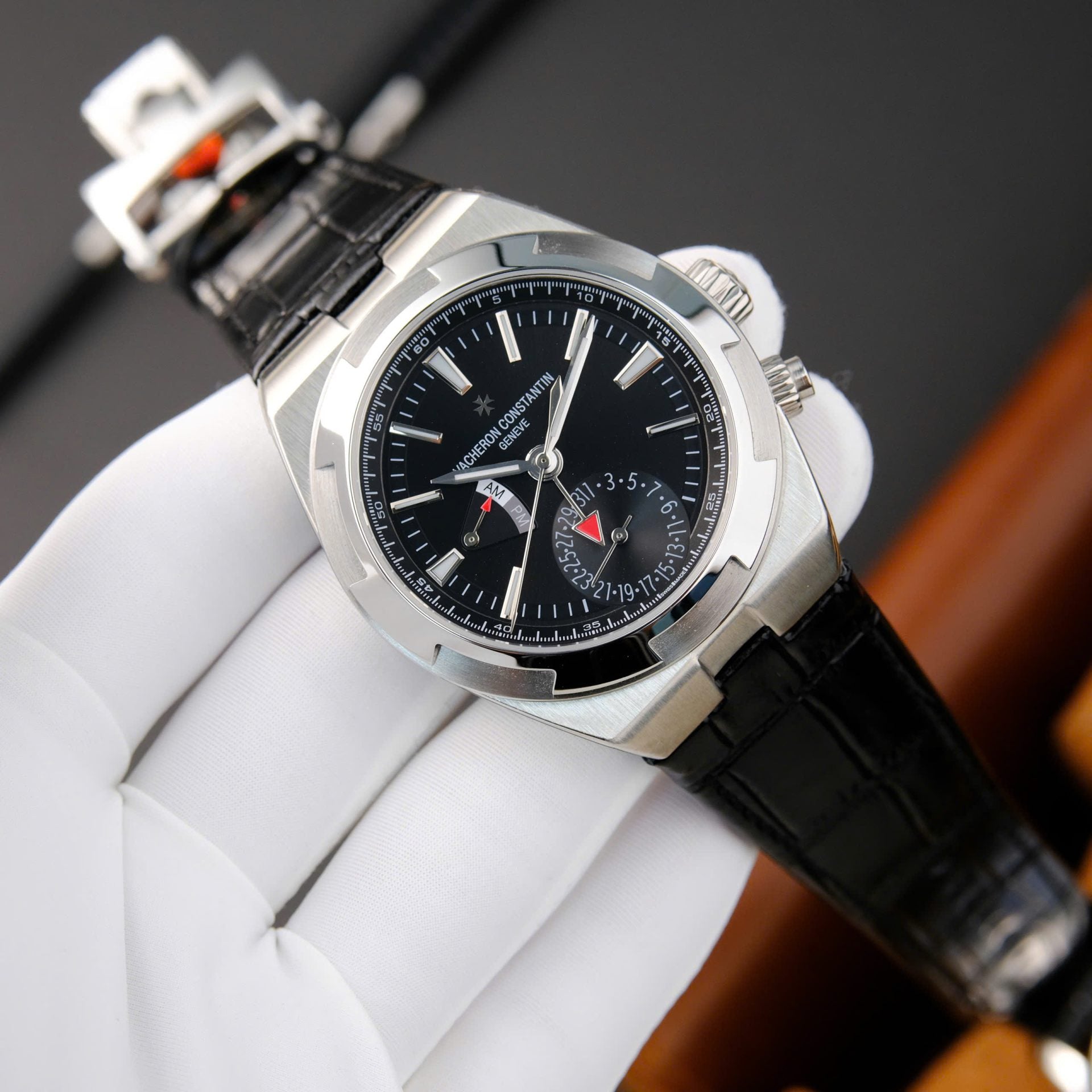 Vacheron Constantin Overseas Dual Time 7900V Watch Black Dial 41mm - Image 2