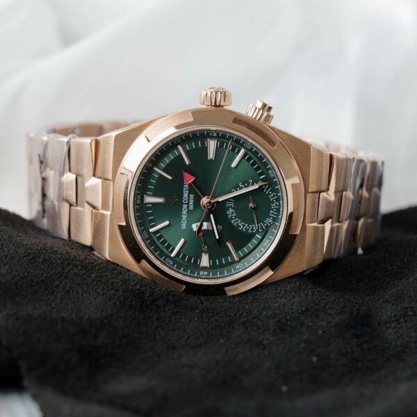 Vacheron Constantin Overseas Dual Time 7920V Watch Dial Green 41mm - Image 2