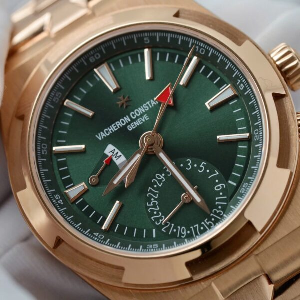 Vacheron Constantin Overseas Dual Time 7920V Watch Dial Green 41mm - Image 4
