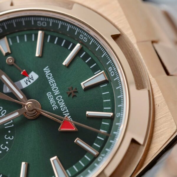 Vacheron Constantin Overseas Dual Time 7920V Watch Dial Green 41mm - Image 5