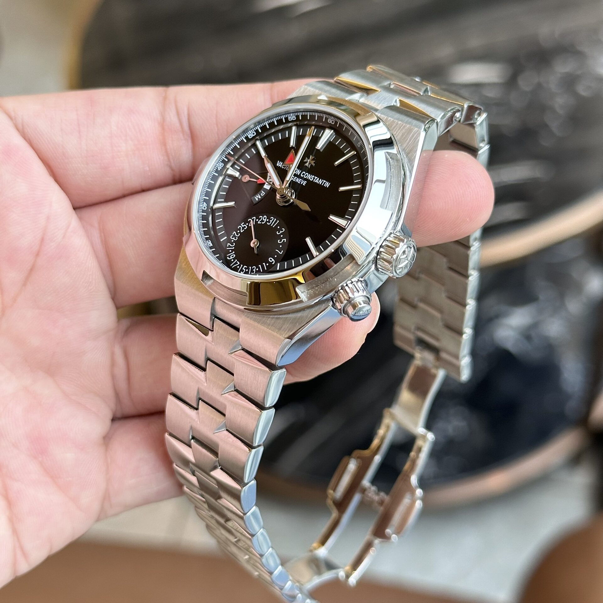 Vacheron Constantin Overseas Tourbillon 7900V Watch Black Dial 41mm - Image 4