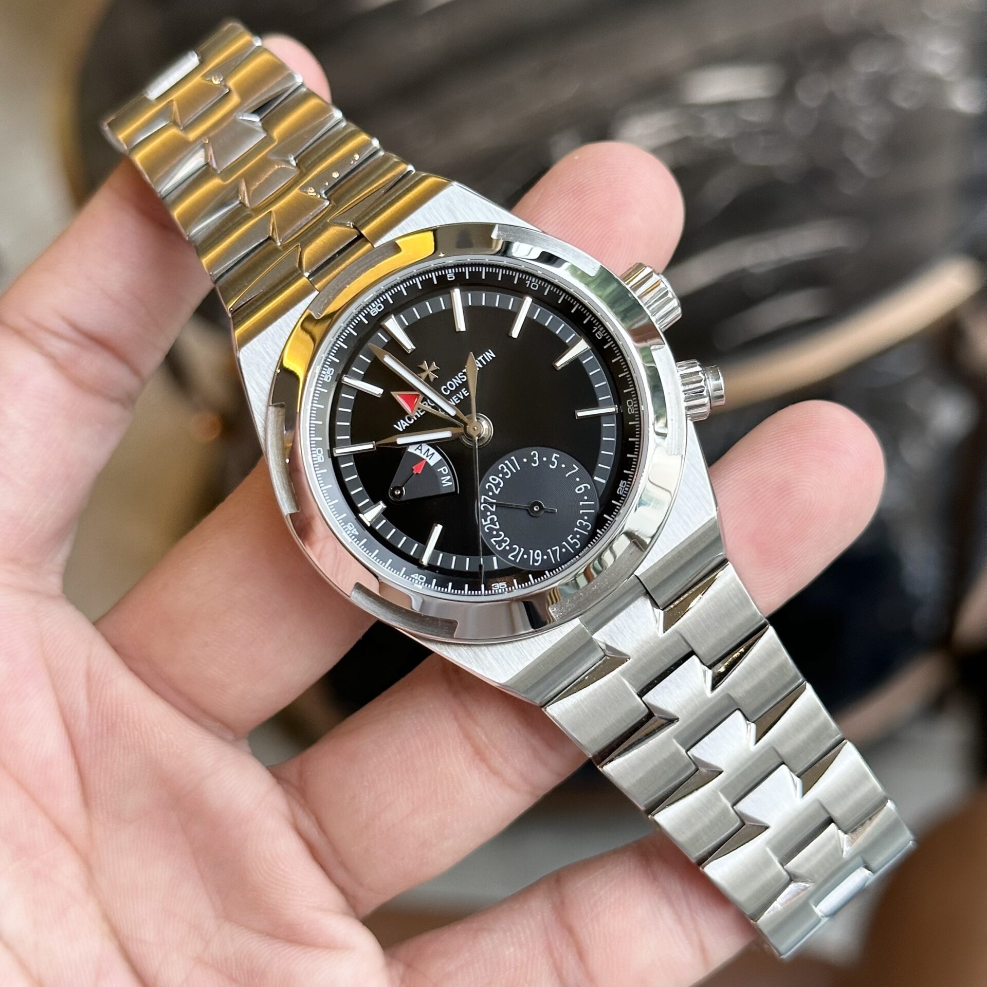 Vacheron Constantin Overseas Tourbillon 7900V Watch Black Dial 41mm - Image 3