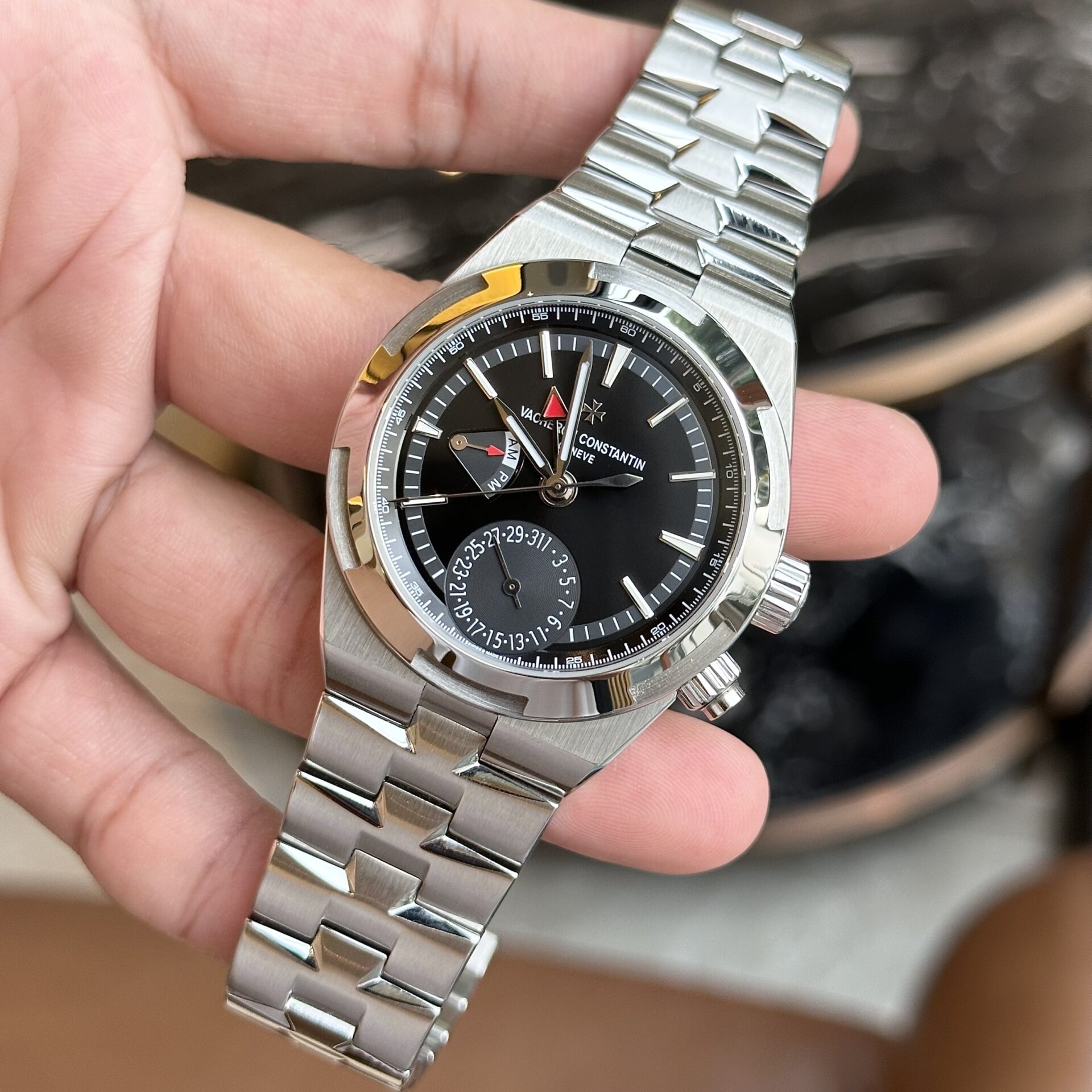 Vacheron Constantin Overseas Tourbillon 7900V Watch Black Dial 41mm - Image 2