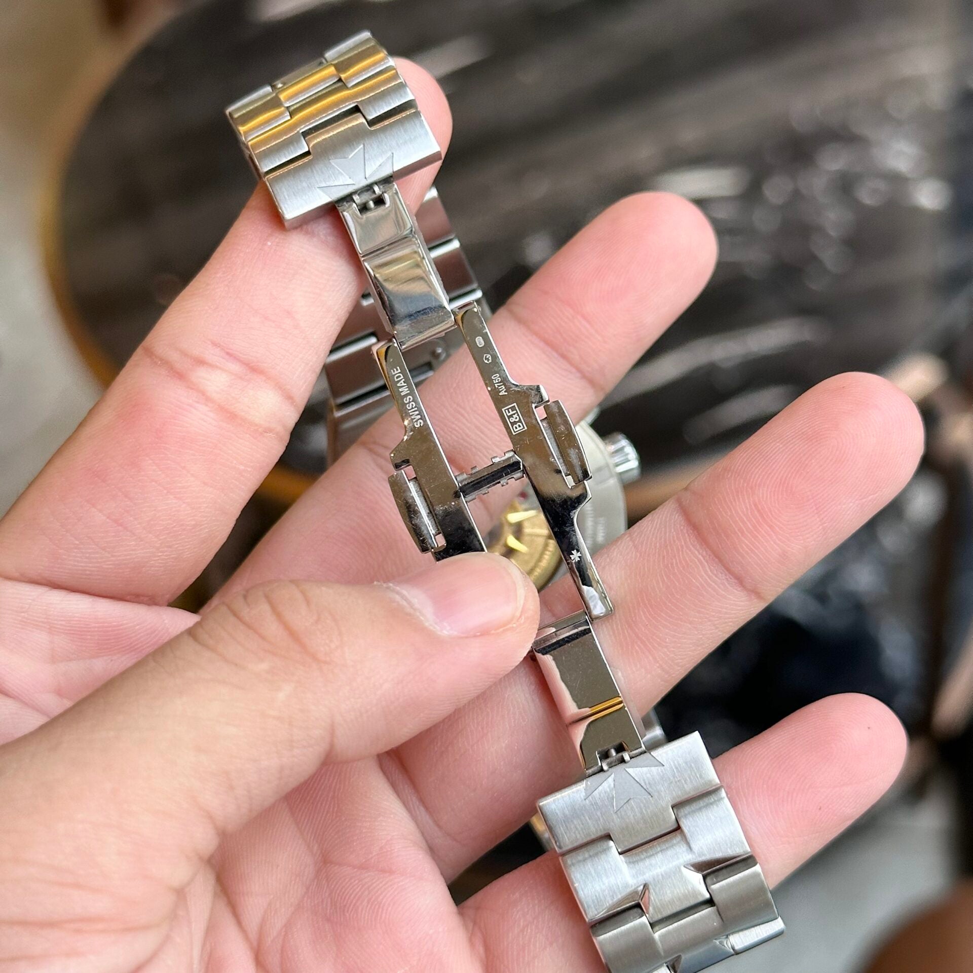 Vacheron Constantin Overseas Tourbillon 7900V Watch Black Dial 41mm - Image 6