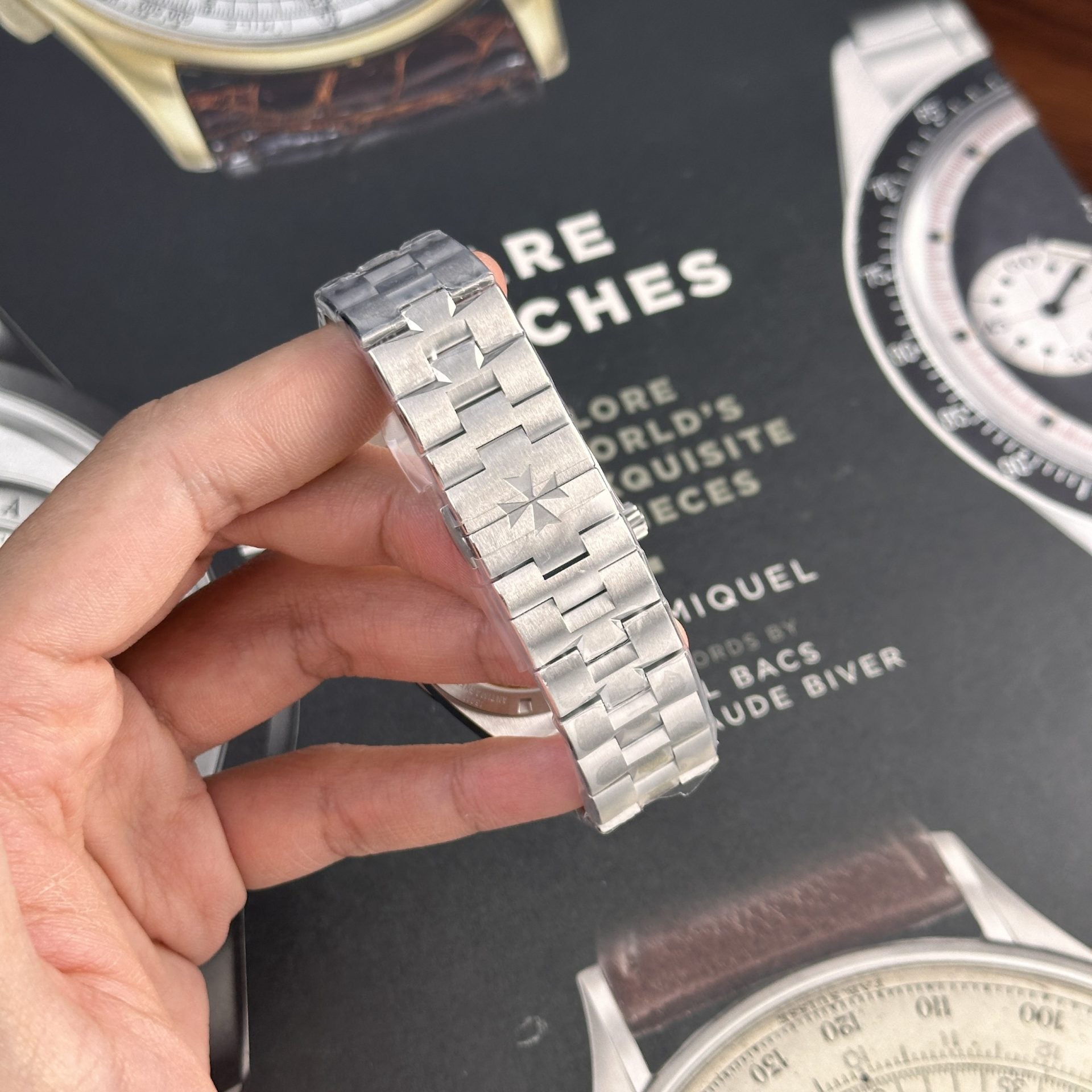 Vacheron Constantin Overseas 4500V Watch Silver Dial 41mm - Image 10