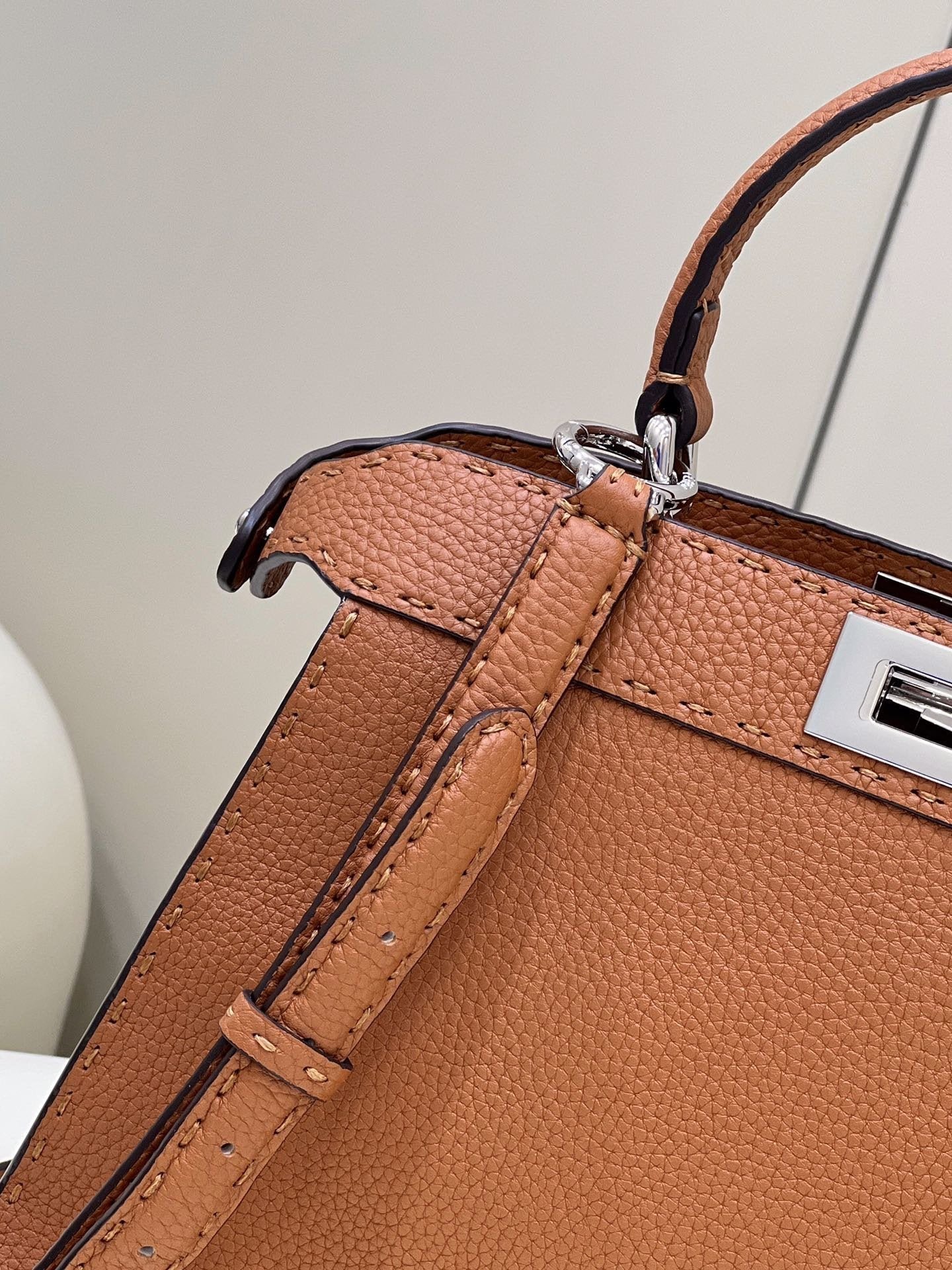 Fendi Peekaboo Iseeu Medium Brown 33cm - Image 5