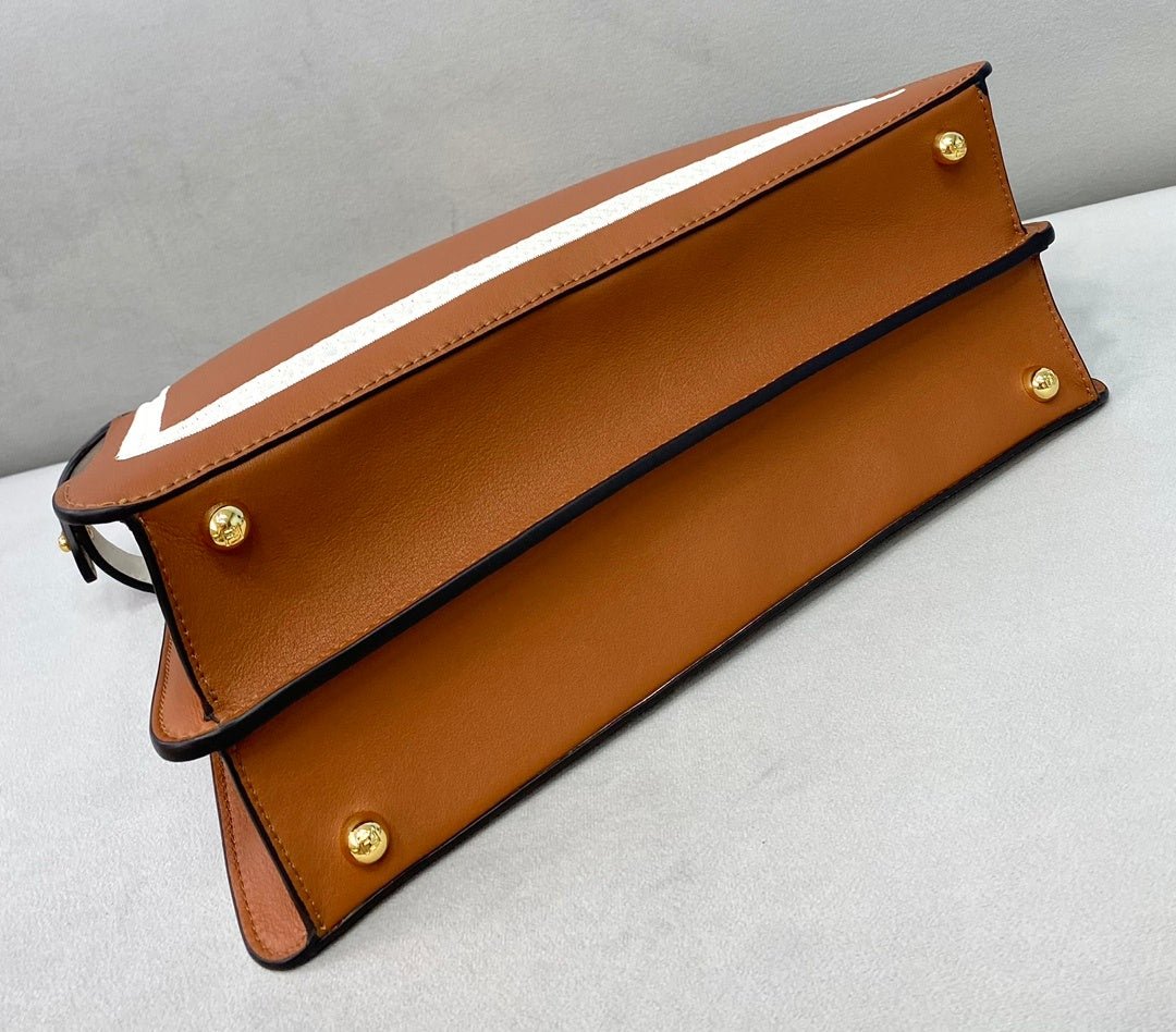 Fendi Peekaboo Bag 33cm Brown - Image 3