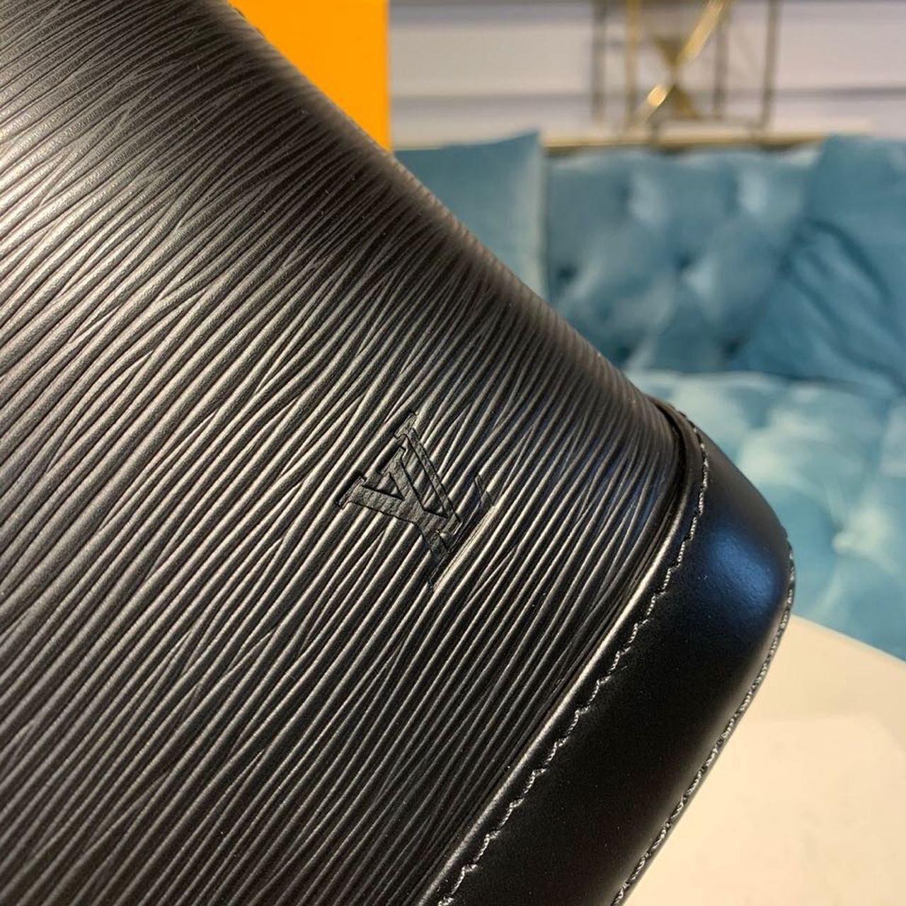 Louis Vuitton Alma PM Bag 32cm Epi Canvas Fall/Winter Collection M40302, Black - Image 7