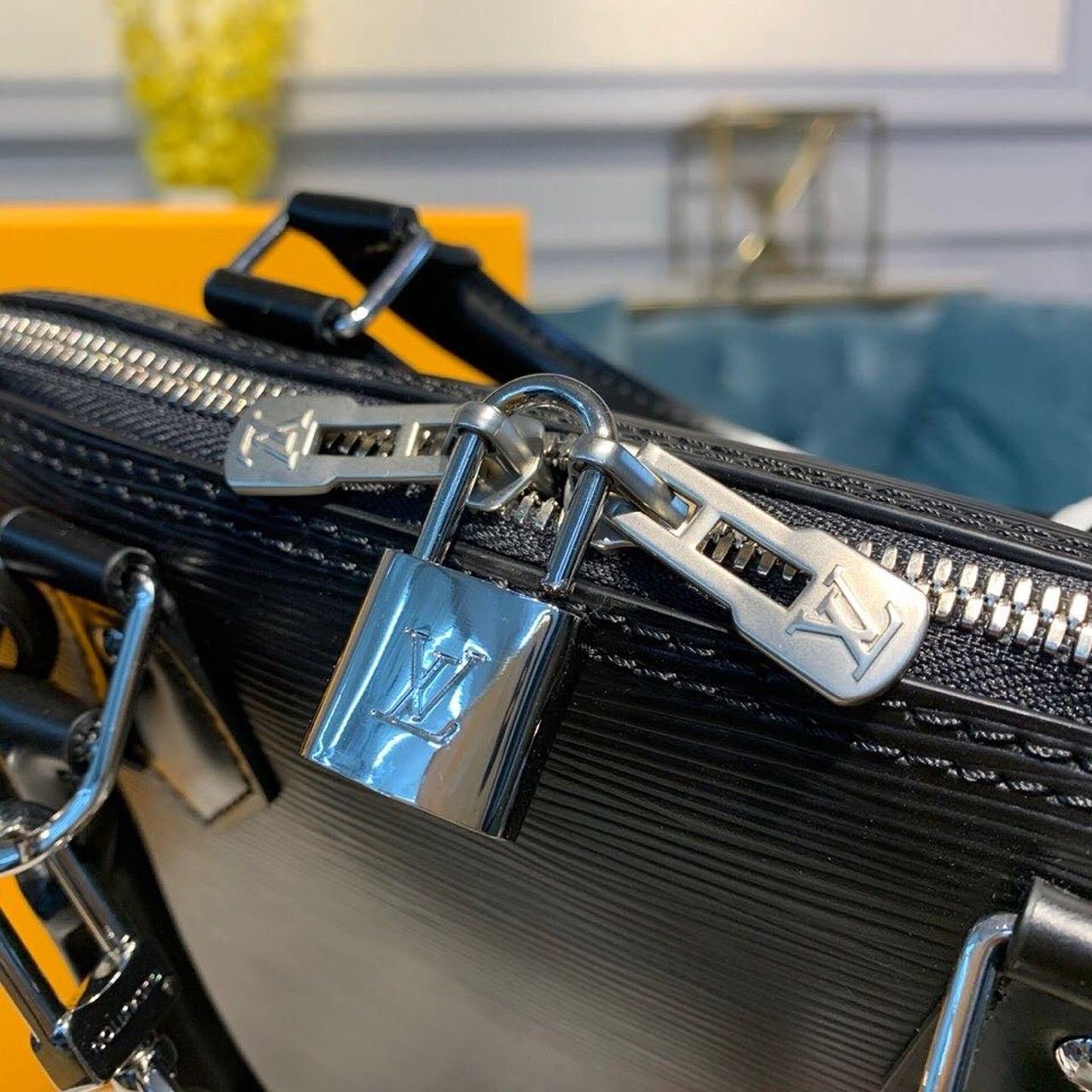 Louis Vuitton Alma PM Bag 32cm Epi Canvas Fall/Winter Collection M40302, Black - Image 8