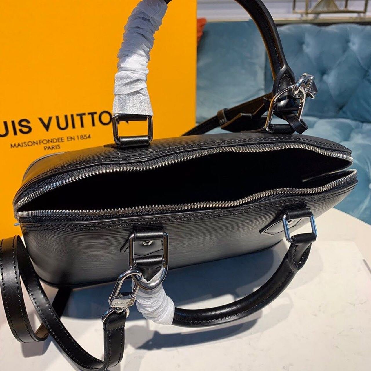 Louis Vuitton Alma PM Bag 32cm Epi Canvas Fall/Winter Collection M40302, Black - Image 9