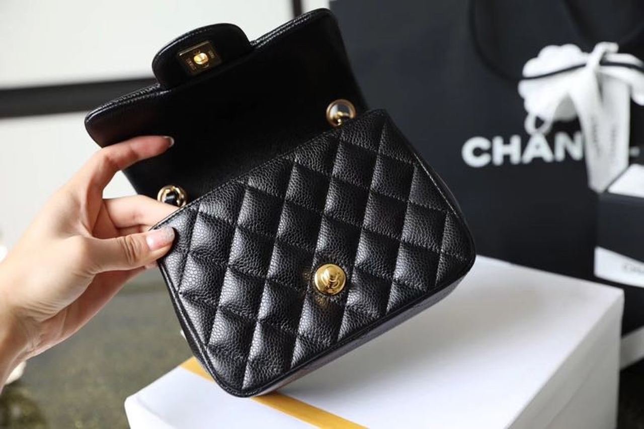 Chanel Classic Mini Flap Bag 18cm Gold Hardware Caviar Leather Spring/Summer Collection Black - Image 4