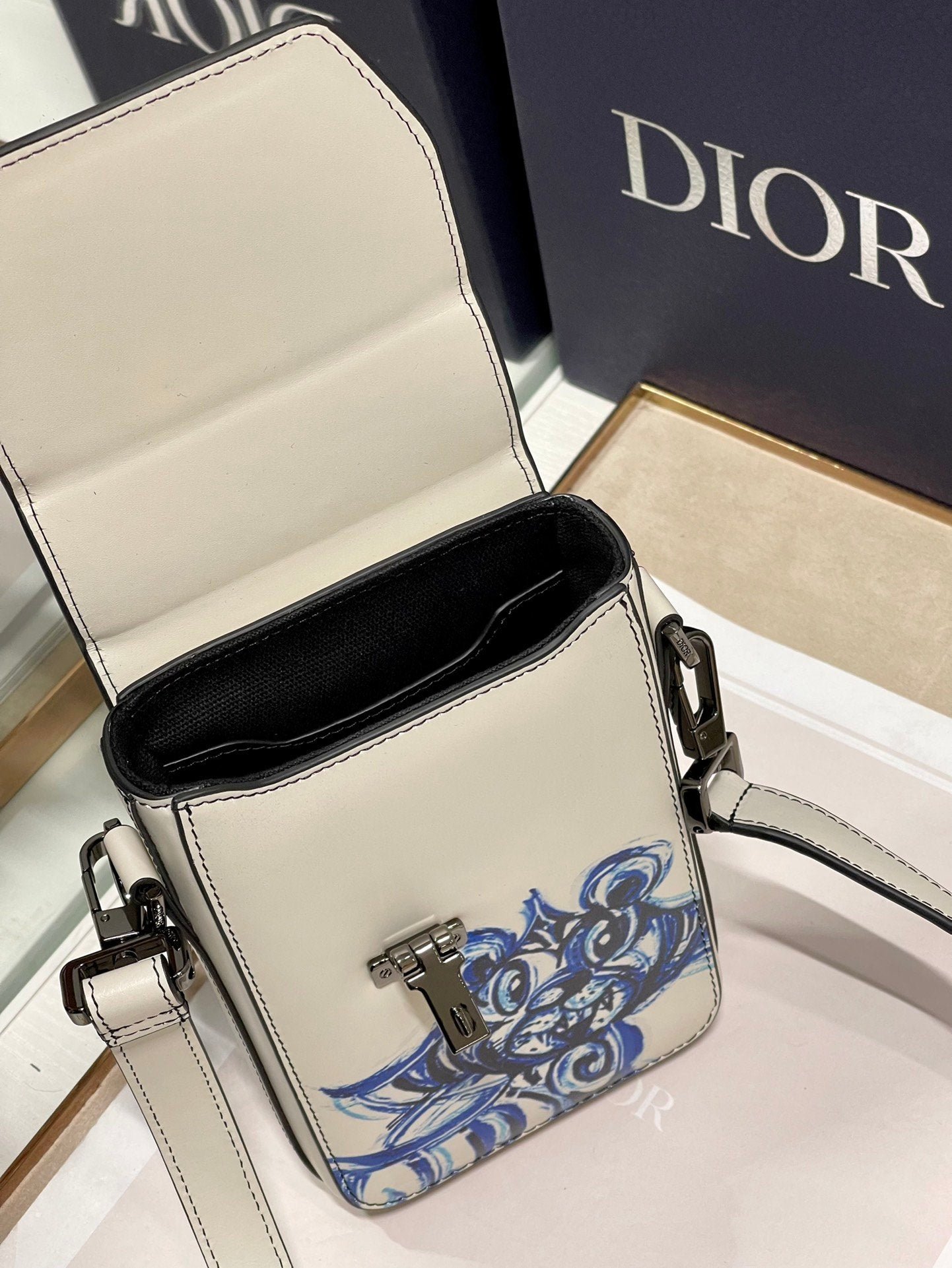 Christian Dior D-Bubble Bucket Bag 19cm White - Image 2