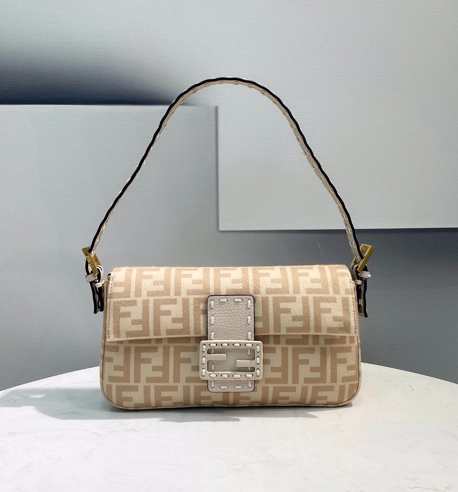Fendi Baguette 27cm Beige