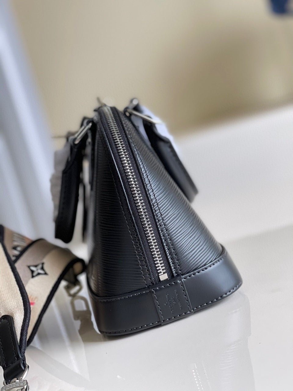 Louis Vuitton Alma BB Bag 24cm Epi Leather Spring/Summer Collection M57426 Black - Image 2