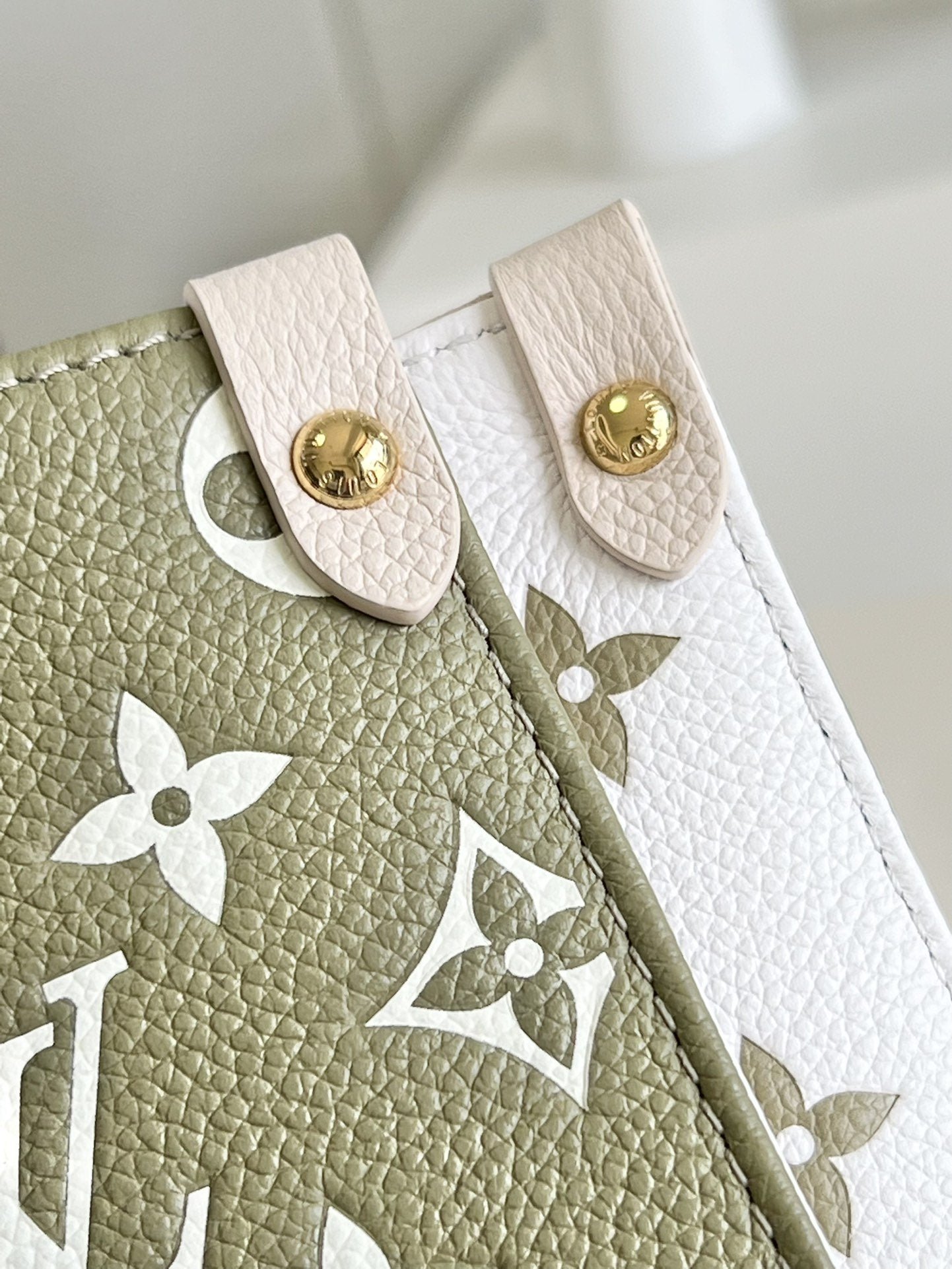 Louis Vuitton Onthego MM Tote Bag Khaki Green For Women 35cm LV M46060 - Image 4