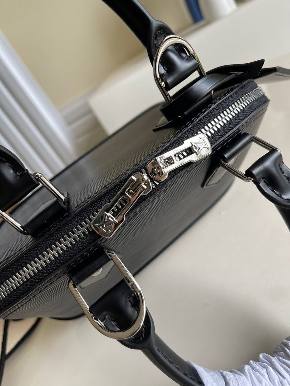 Louis Vuitton Alma BB Bag 24cm Epi Leather Spring/Summer Collection M57426 Black - Image 7