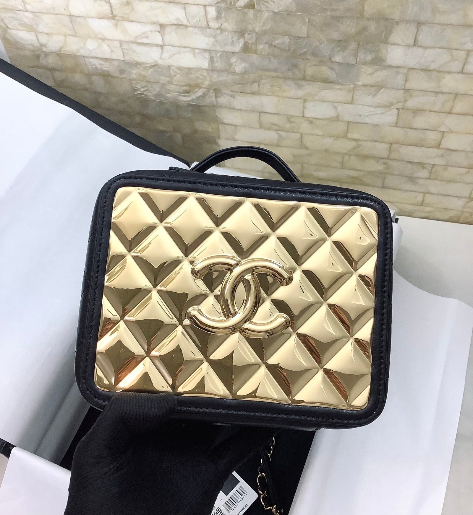 Chanel 21 22 Vanity Casebag 19cm Gold Toned - Image 8