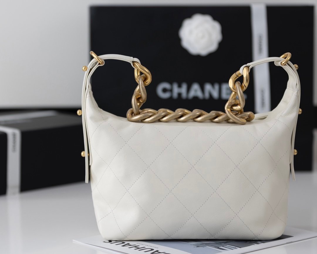Chanel Hobo Handbag 28cm White - Image 3