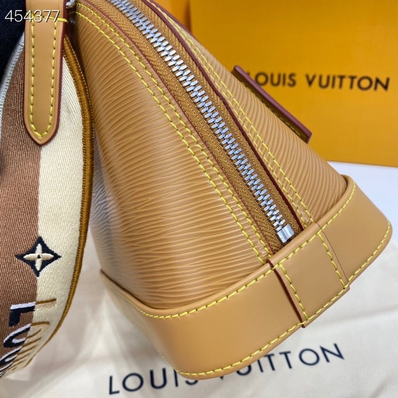 Louis Vuitton Alma BB Bag 24cm Epi Leather Spring/Summer Collection M57426 Gold Honey - Image 8