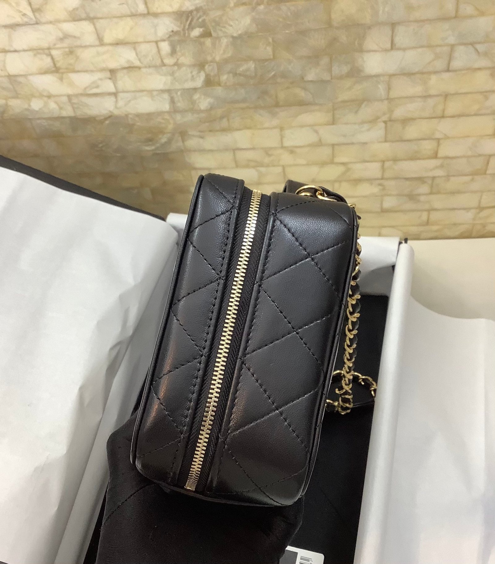 Chanel 21 22 Vanity Casebag 19cm Gold Toned - Image 6