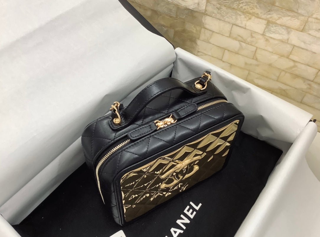 Chanel 21 22 Vanity Casebag 19cm Gold Toned - Image 7