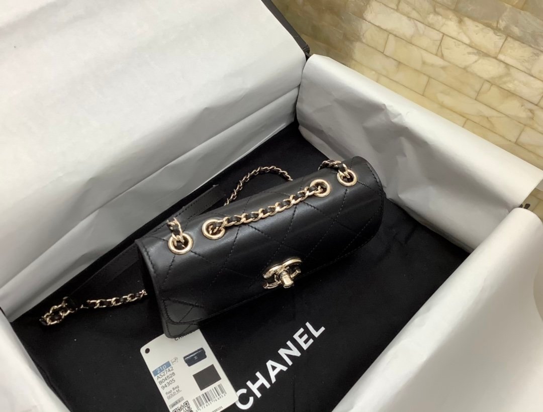Chanel Flap Bag Mini 19cm Black - Image 2