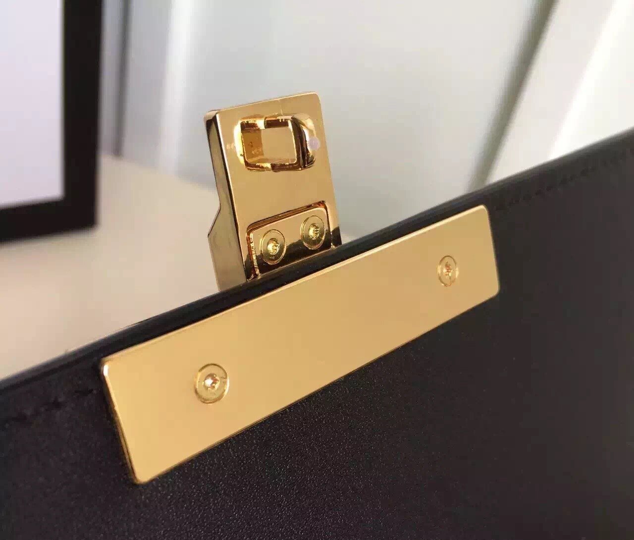 Gucci Padlock Medium GG Shoulder Bag Beige/Ebony Supreme Canvas For Women, Women's Handbags, Crossbody Bags 12in/30cm - Image 3