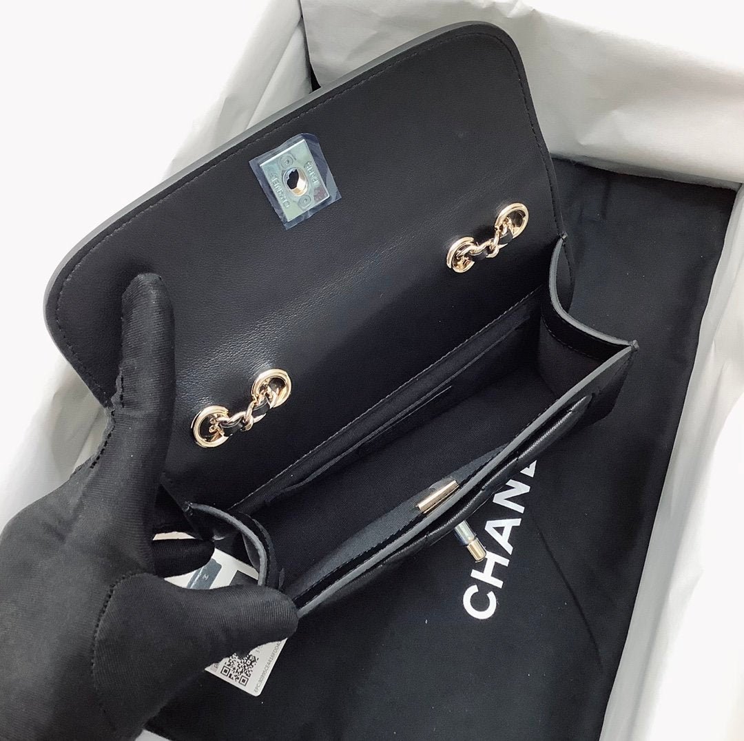 Chanel Flap Bag Mini 19cm Black - Image 3