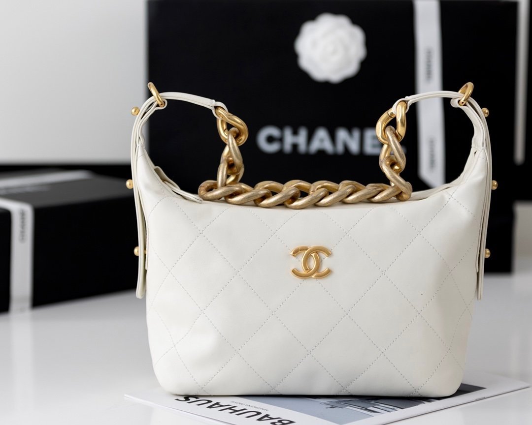 Chanel Hobo Handbag 28cm White - Image 5