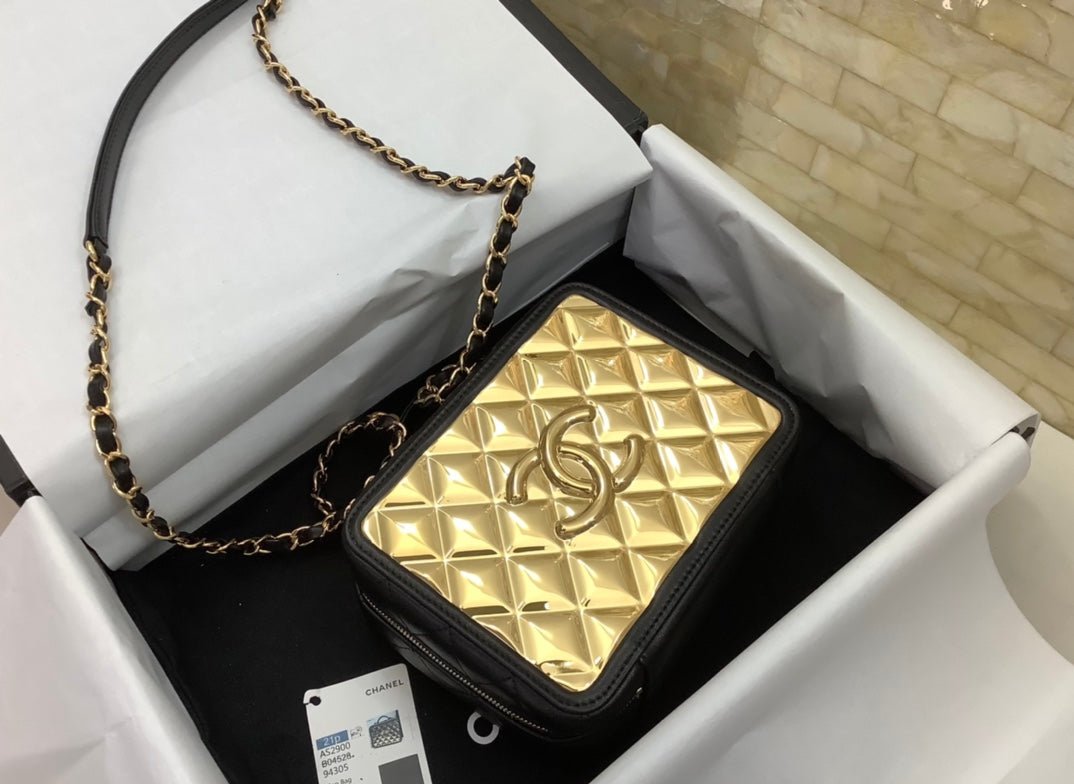 Chanel 21 22 Vanity Casebag 19cm Gold Toned - Image 9