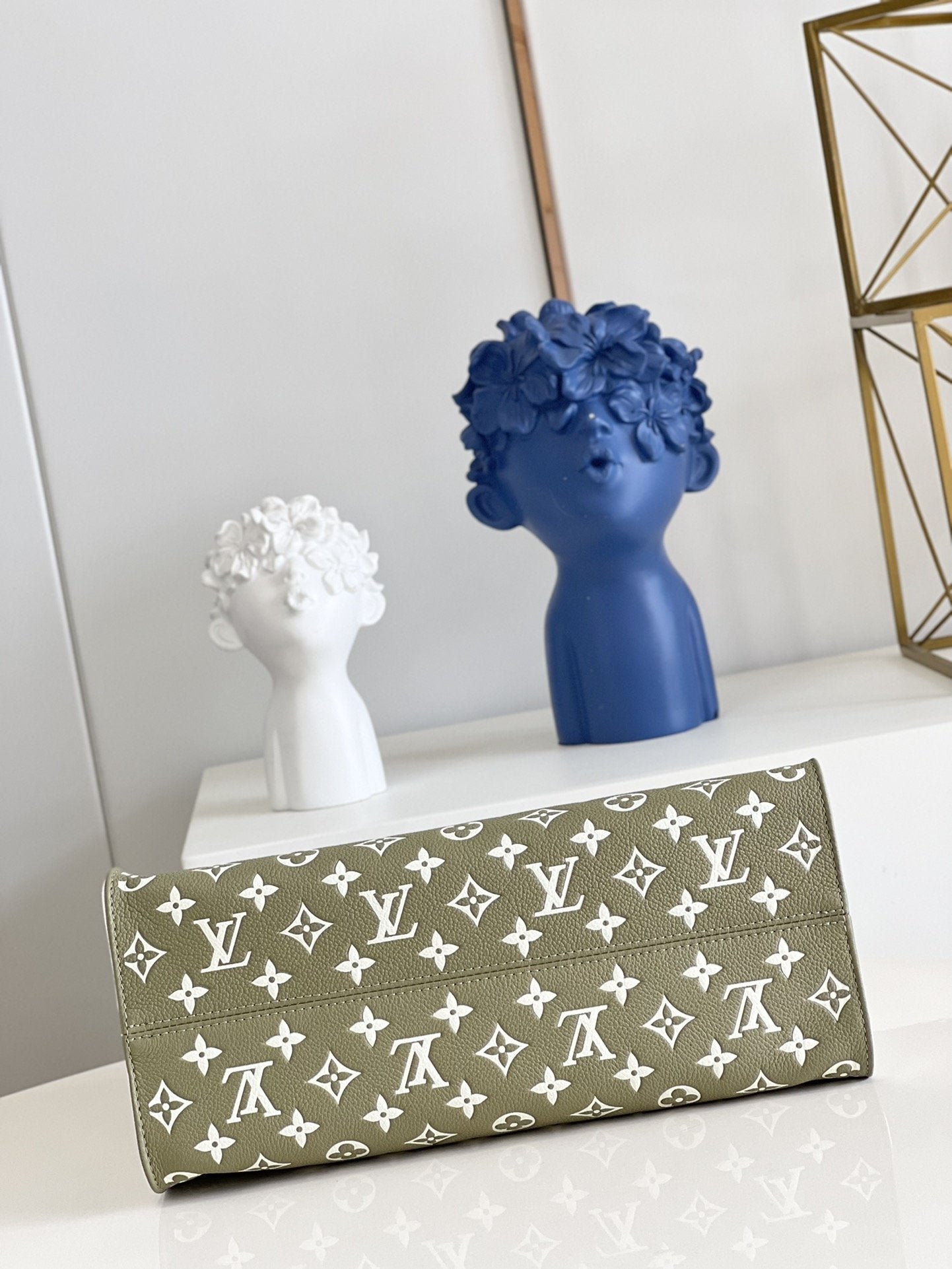 Louis Vuitton Onthego MM Tote Bag Khaki Green For Women 35cm LV M46060 - Image 2